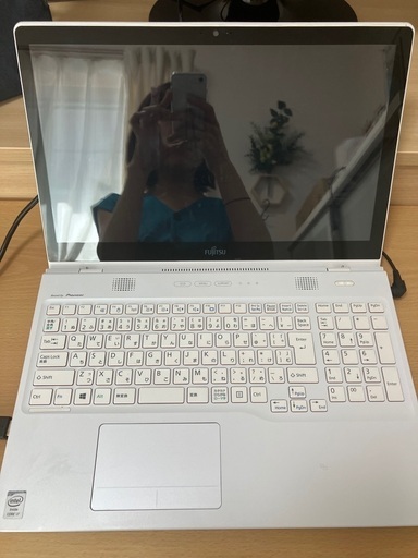 美品 LIFEBOOK FMVA77SWG