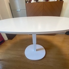 ブランド家具　イタリアンモダンな高さ調整可能ダイニングテーブル