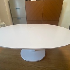 ブランド家具　イタリアンモダンな高さ調整可能ダイニングテーブル