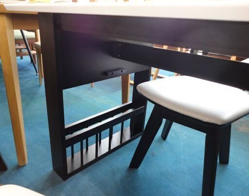 札幌手渡し【新品】ダイニングテーブル 幅120×奥行70×高さ75cm 無垢材 札幌手渡し【新品】ダイニングテーブル 幅120×奥行70×高さ75cm 無垢材