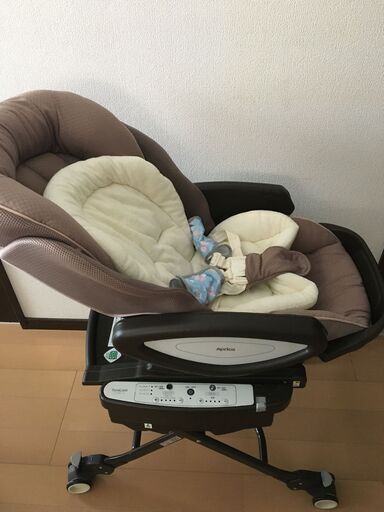 値下げしました♪ Aprica アップリカ ユラリズムオートHIDX 2016年製