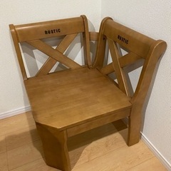 カリモク ベンチのコーナーの椅子
