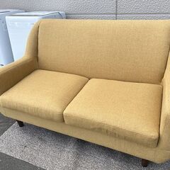 ■2人掛けソファー　ファブリック 布張り 脚付き ローソファー　ラブソファ　幅138cm