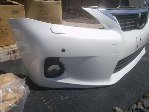 レクサスCT200ｈ　フロントバンパー美品