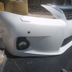 レクサスCT200ｈ　フロントバンパー美品