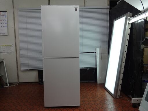 ID 044210　冷蔵庫　2ドア　シャープ　280L　２０２１年製　SJ-PD28G-W