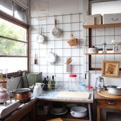 アートディレクター・インテリアコーディネーターが昭和の台所を再現。まだまだ沢山家具あります。