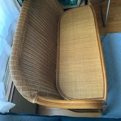 籐製の二人掛けソファー