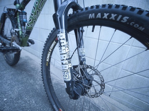 日本未発売] KONA COIL AIR 26インチ フルサス FOX マルゾッキ 油圧