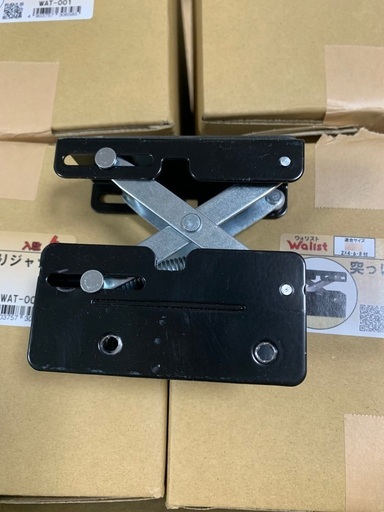 突っぱりジャッキ　黒。全部30個があります