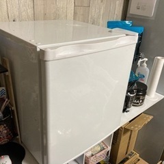 【ネット決済・配送可】2020年製　小型冷凍庫　32L
