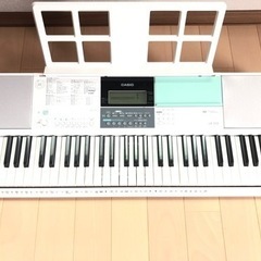 カシオ電子ピアノ　LK-512 61鍵盤　電子キーボード