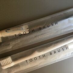 使い捨ての歯ブラシR（白と黒のペア２本）