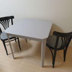 【お届け可】グレー テーブル & チェコ製の椅子二脚 ～