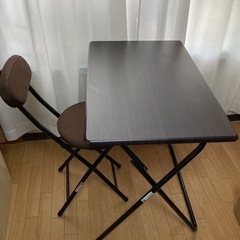 ニトリ　折りたたみテーブルと椅子