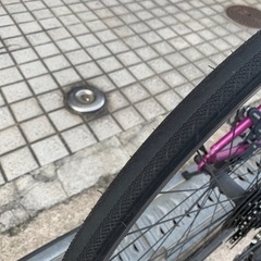 値下げ　💥💥　クロスバイク　OSSO フレーム　アルミ　700cx28 シマノ3x8変速　紫