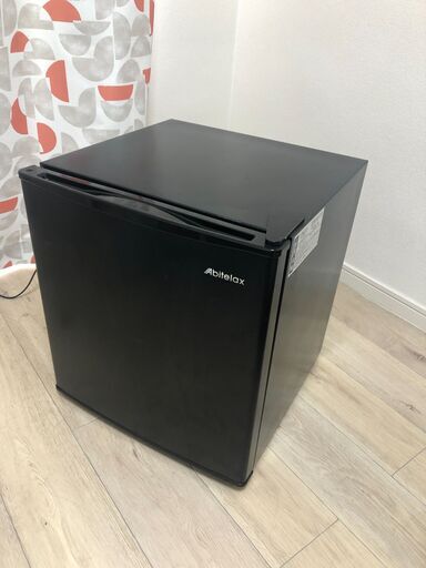 ドラム式洗濯機、小型冷蔵庫、電子レンジ、強化ガラステーブル、シングルベット、カーテン ドラム式洗濯機、小型冷蔵庫、電子レンジ、強化ガラステーブル