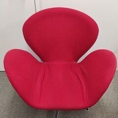赤い椅子　親指姫みたいな椅子