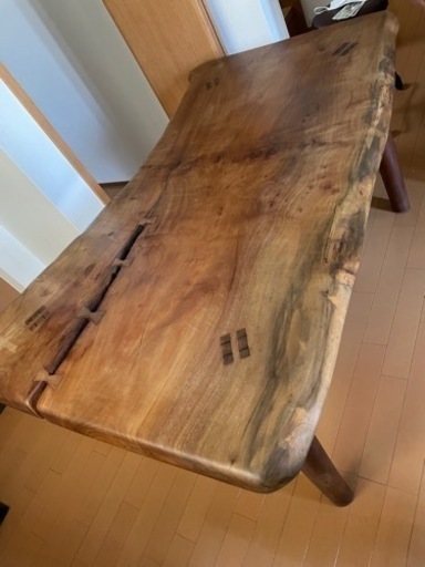 ☆サイズ訂正　天然木　一枚板のテーブル　およそ136×91〜72×高さ68