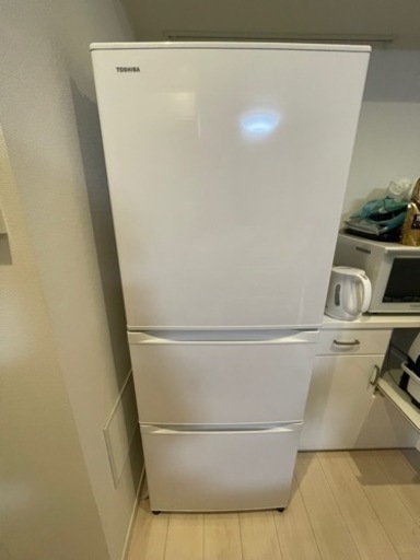 3年前に購入した綺麗な東芝の330Lの冷蔵庫です