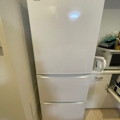 3年前に購入した綺麗な東芝の330Lの冷蔵庫です