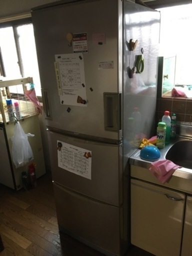 値下げ！345L大型冷蔵庫！どっちもドアで便利！シャープSJ-WA35H