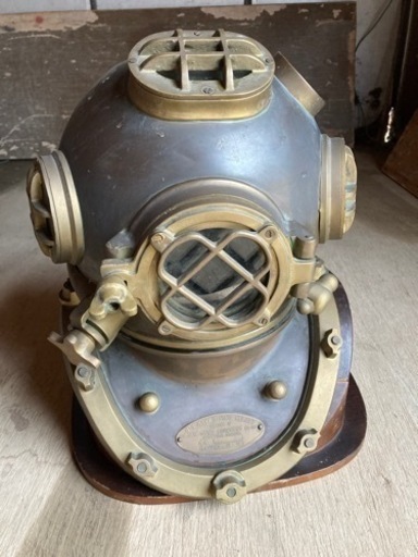 真鍮製潜水ヘルメットインテリアに