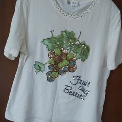 ぶとう柄スパンコールTシャツ　オフホワイト