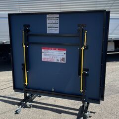 お譲り先決まりました！お盆期間中価格！卓球台 国際規格サイズ 内折セパレート式 移動キャスター付 ラケット2本＆ピンポン玉3個付き！！