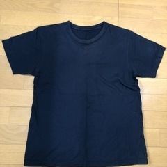 シンプル　黒Tシャツ