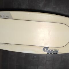 初心者にも人気のDHDショート、浮力十分、小波でもテイクオフ速いです！  ニットケース（穴あり）もお付けします。