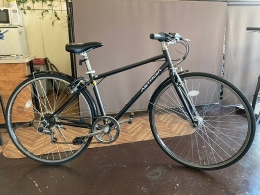 自転車 【LEDオートライト】700×28c 6段変速　クロスバイク　ブラック