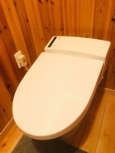 洋式トイレ便座、便器、止水栓　LIXIL