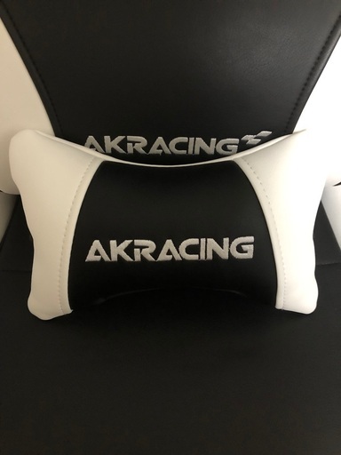 Akracing NitroV2 ホワイト 美品　8/6〜8/10、8/18〜8/26に対応可能な方のみ