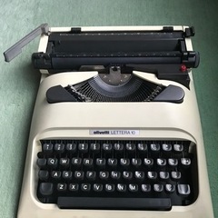 タイプライター　Olivetti lettera 10