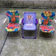 子供用の折り畳み椅子三脚