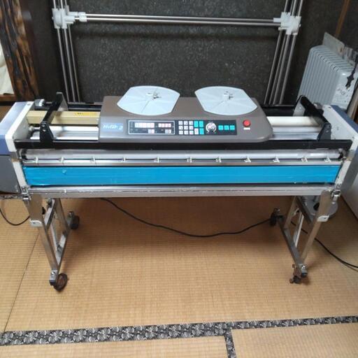 「取り引き中」自動糊付け機　壁紙