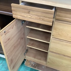 家具ならトレファク吉川店！！ 河口家具 キッチンボード 3枚扉 上部跳ね上げ扉 ホワイトオーク材