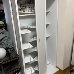 【決定済】本 漫画 棚 大容量　扉付き ホワイト