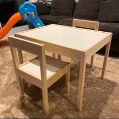 IKEA 子供　テーブル、チェア2脚セット