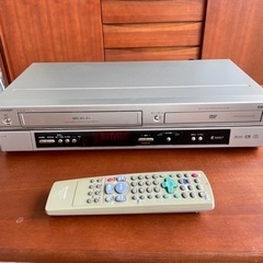 ビデオ一体型DVDプレーヤー　SHARP DV-NC700
