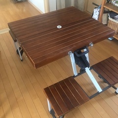 キャンプや運動会などに！木製テーブルセット