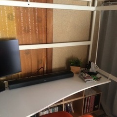 IKEAの2段ベッドと机のセット