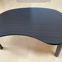 楕円形のテーブル