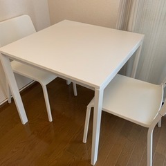 IKEAのイス、テーブル