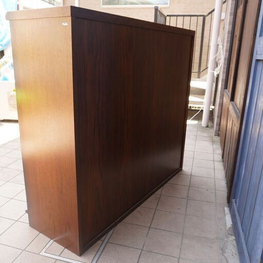 Karimoku(カリモク家具)の人気シリーズCOLONIAL(コロニアル)のHC4500NK サイドボードです。アメリカンカントリースタイルのクラシカルなリビングボードはお部屋を上品な空間に♪CH103