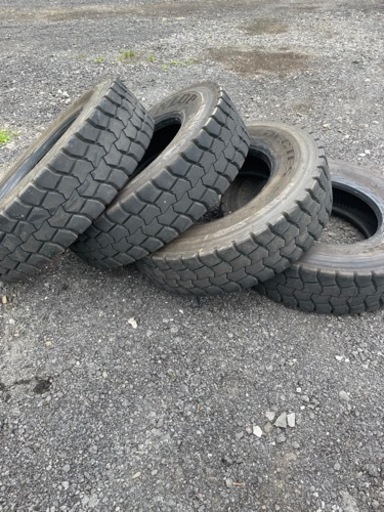 大型トラック ダンプ 11r22.5 16pr 中古美品