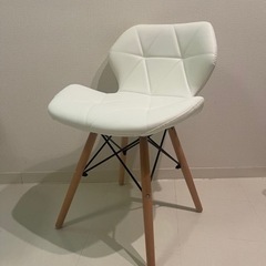 ホワイトの椅子(新品未使用)