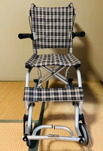 ※お値下げ※【 KADOKURA 】折りたたみ車椅子 A501-AK