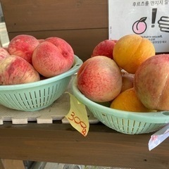 ジュース用、ジャム用の桃ひとカゴ300円